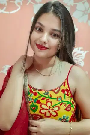 Call  cheap call girls Razia in Pune to come close to fantasy desire without any compromise