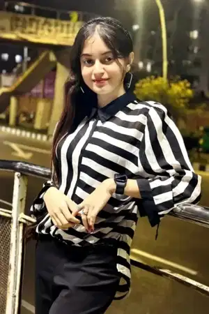 Best college girl Shruti seducing men with her beauty