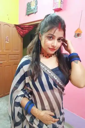 A hot brunette young housewife call girl in Kanpur