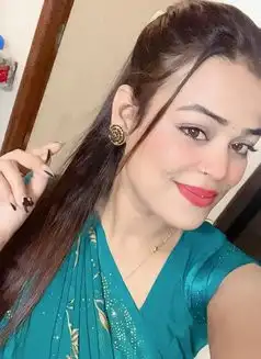 A trans call girl willing to satisfy you in bed, call now.
